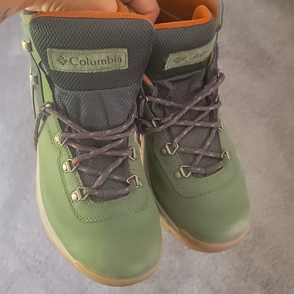 Columbia hiking boots
